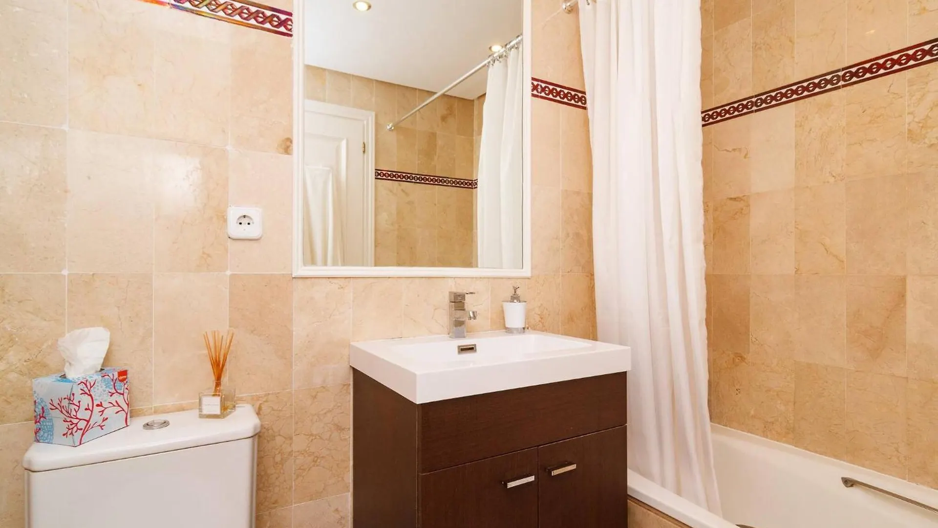 Avalon Apt Costalita Close To The Beach And Golf Estepona İspanya
